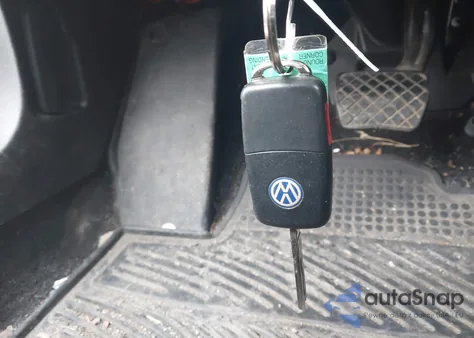 2010 Volkswagen New Beetle 2.5L z USA, uszkodzony, nr VIN 3VWRG3AL8AM010364